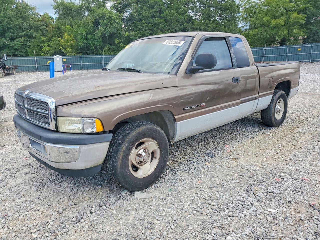 2000 Dodge 1500, VIN 3B7HC13Z5YG149022 — Бок