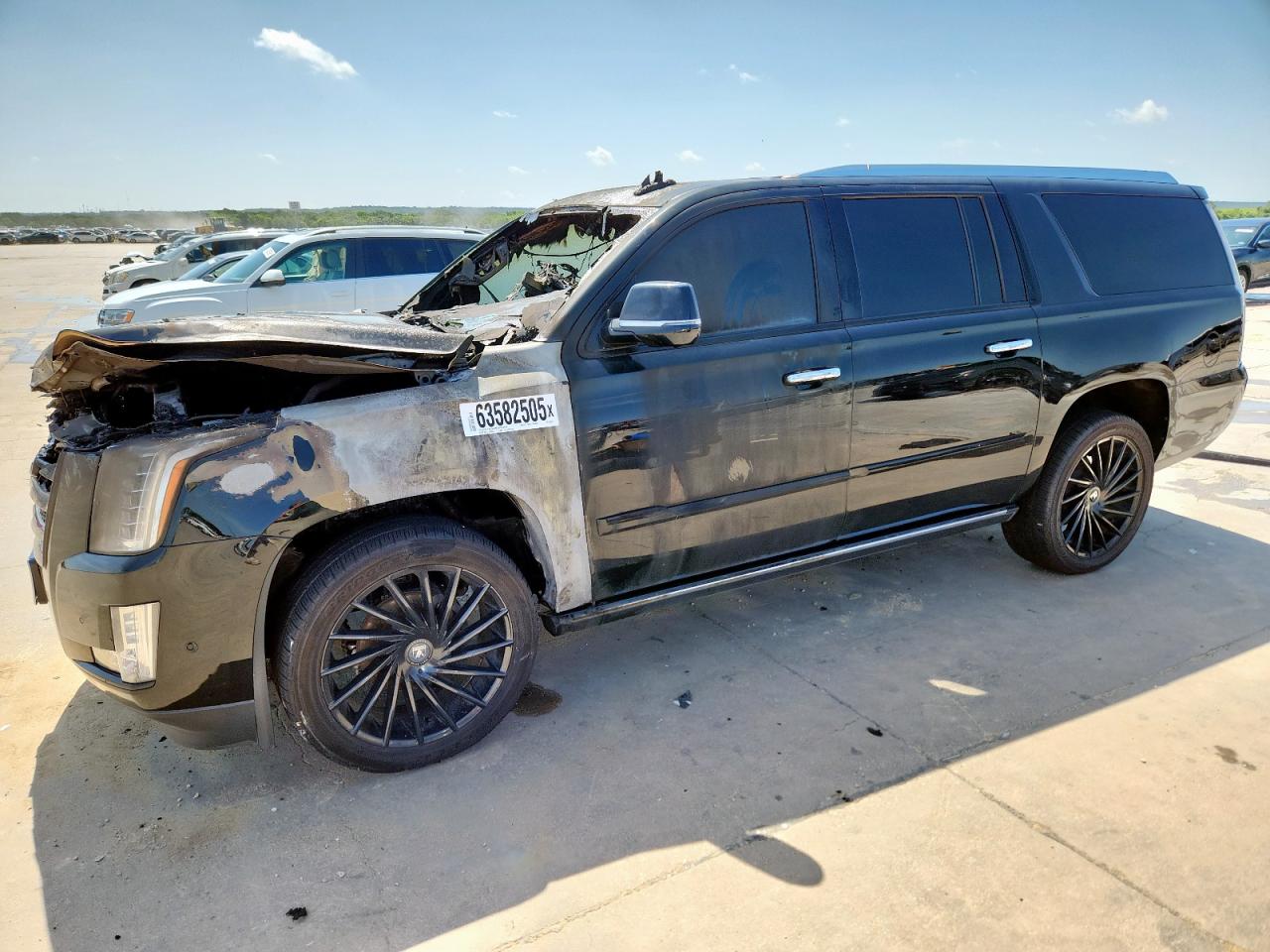 2019 Cadillac Escalade ESV Premium Luxury, VIN 1GYS4JKJ4KR332878 — Пожар в салоне
