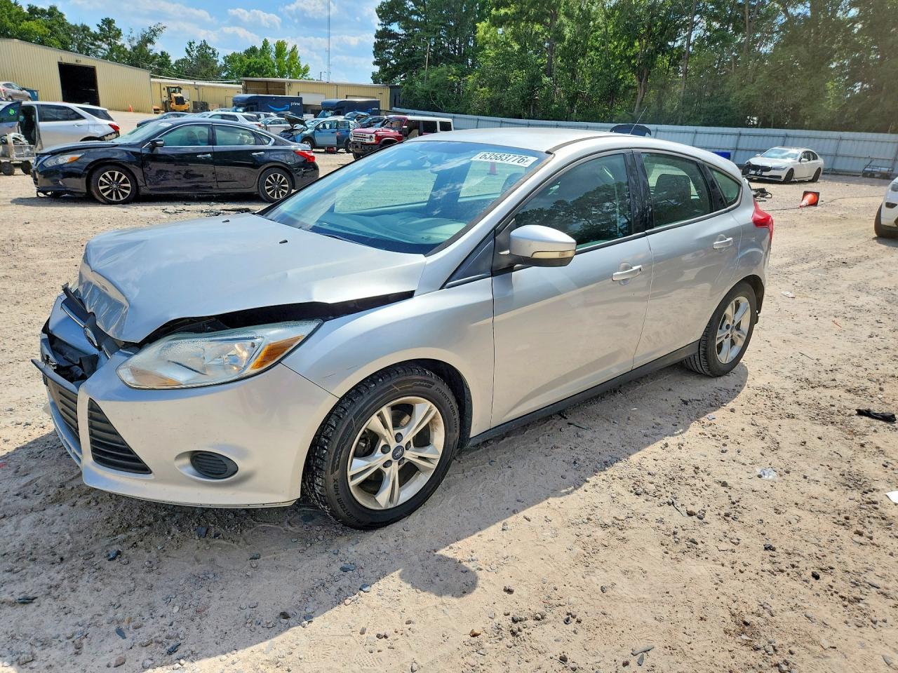 2013 Ford Focus SE, VIN 1FADP3K26DL255792 — Front end