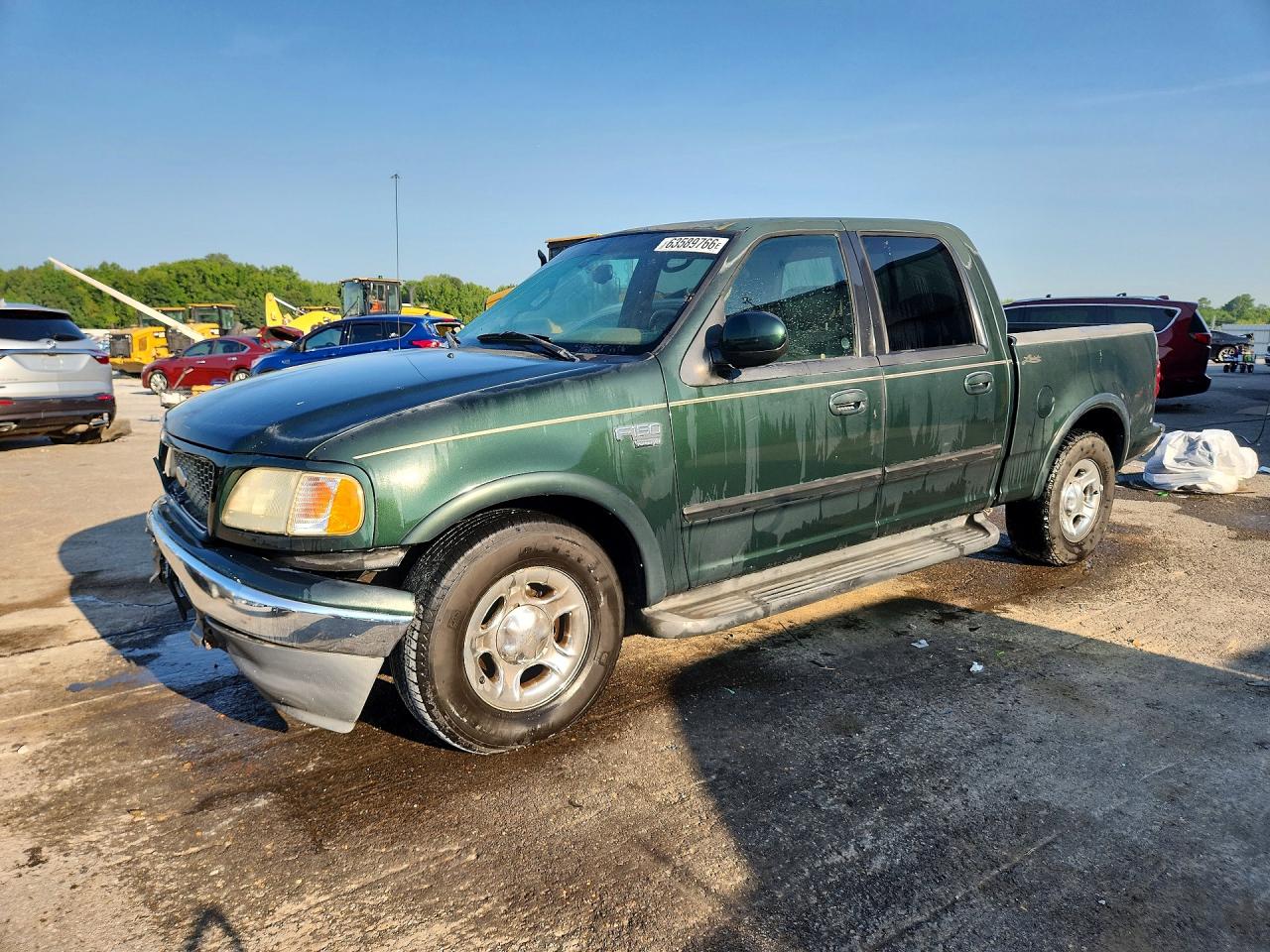 2001 Ford F-150 XLT, VIN 1FTRW07L71KF88040 — Front end