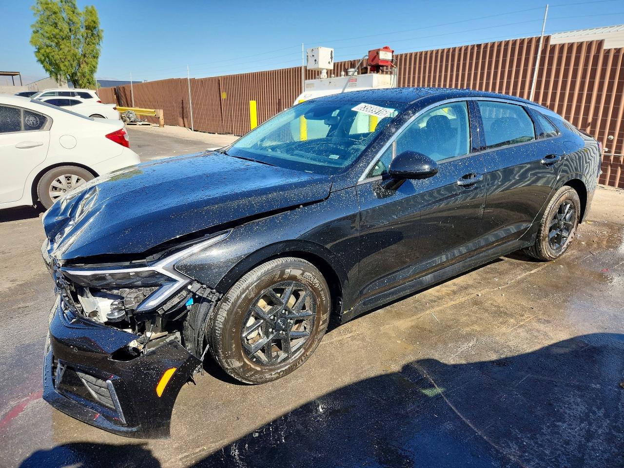 2026 Kia K5 LXS, VIN KNAG24J77T5422508 — Перед