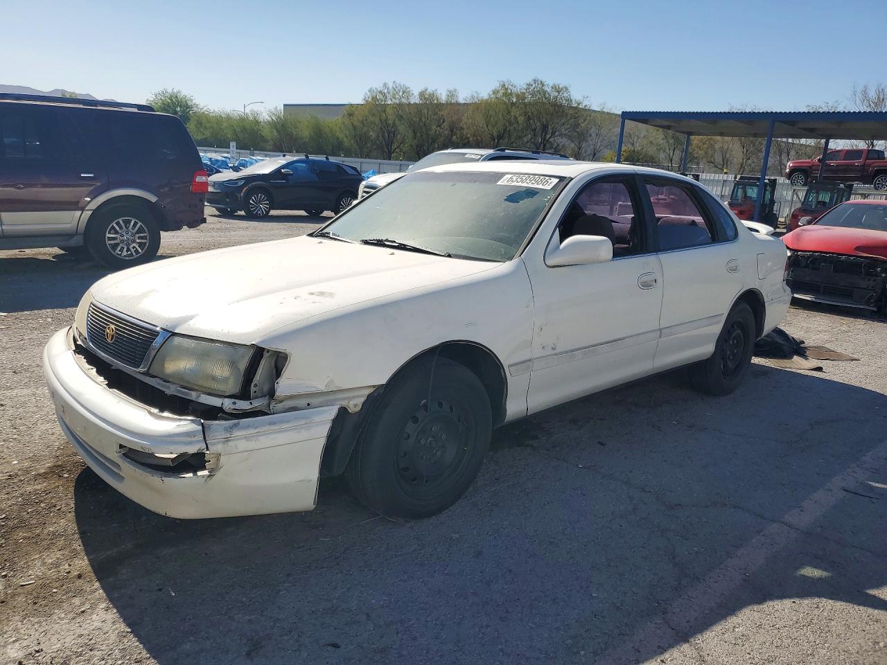 1996 Toyota Avalon XL, VIN 4T1BF12B5TU107114 — Перед