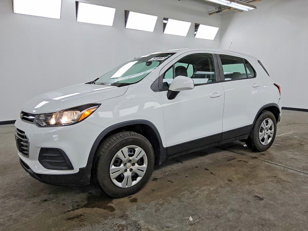 2018 Chevrolet Trax LS, VIN KL7CJKSBXJB721689 — Бок