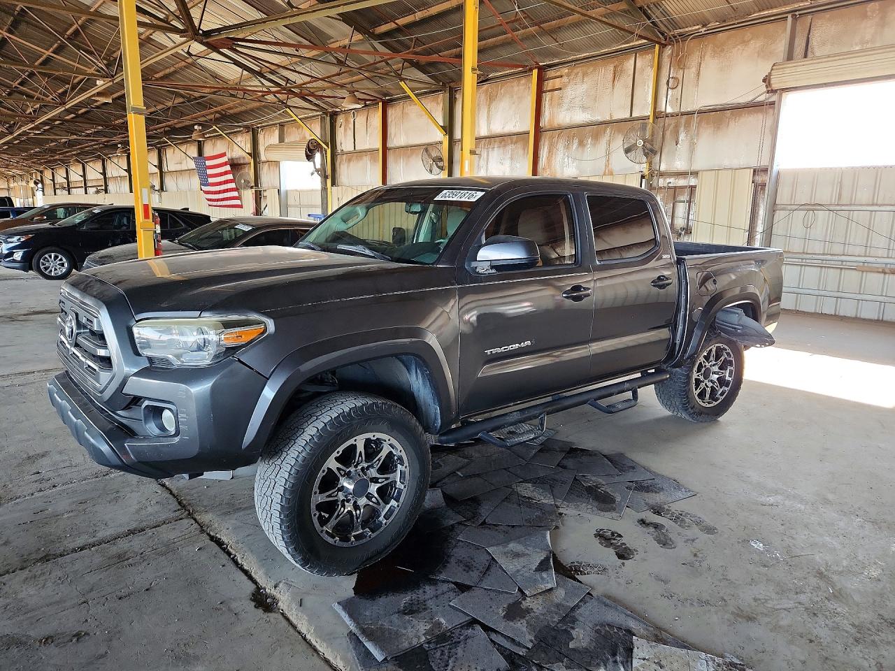 2017 Toyota Tacoma SR5, VIN 5TFAZ5CN4HX036419 — Rear end