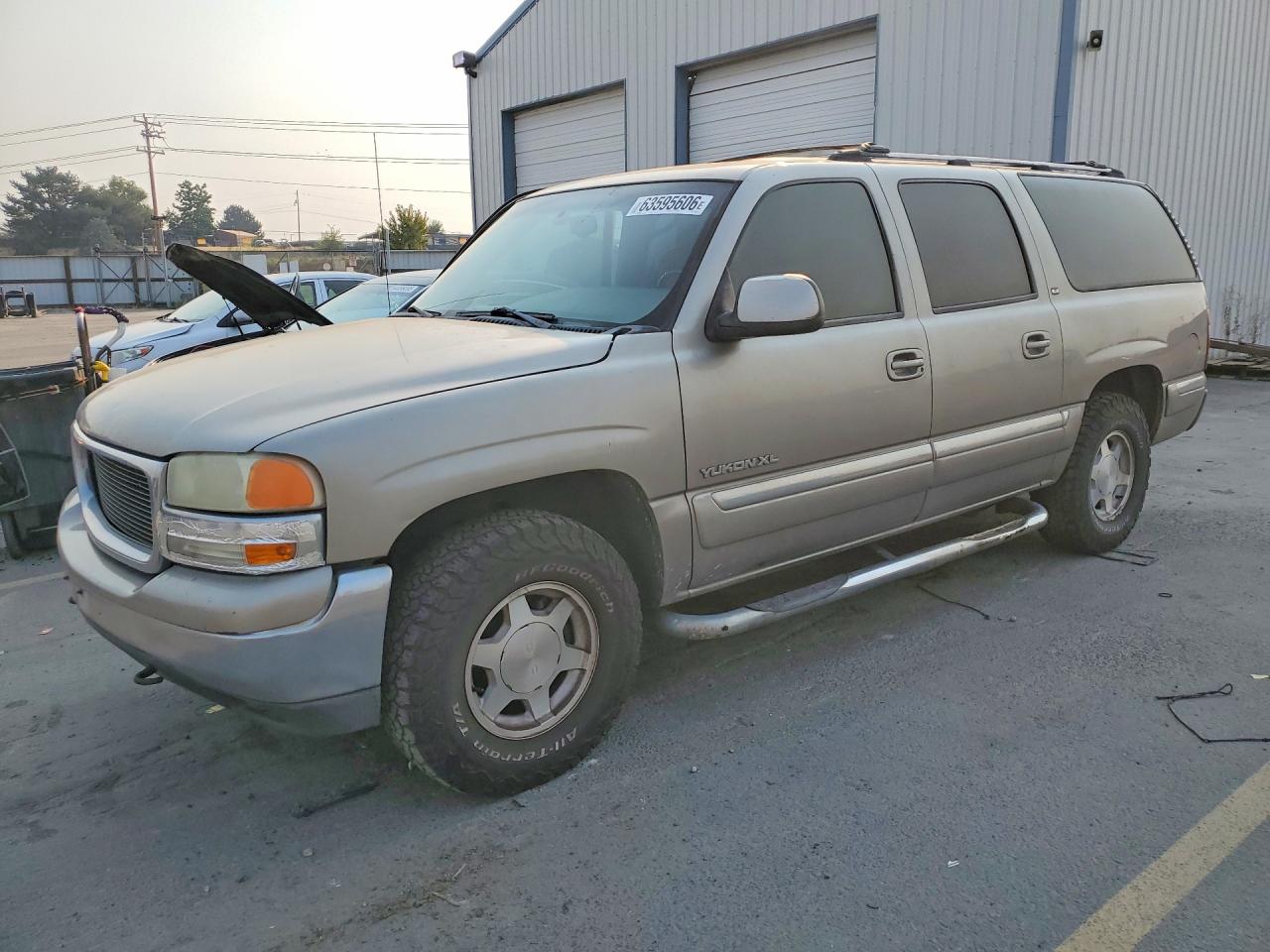 2001 GMC Yukon XL SLT, VIN 3GKEC16T91G101916 — Бок