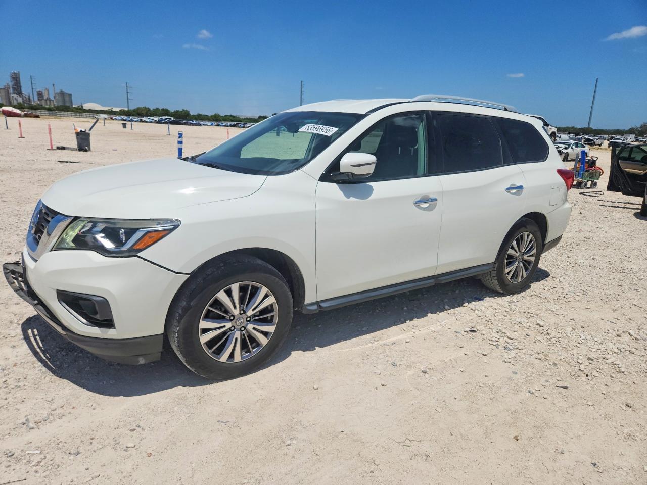 2019 Nissan Pathfinder S, VIN 5N1DR2MN8KC620844 — Front end