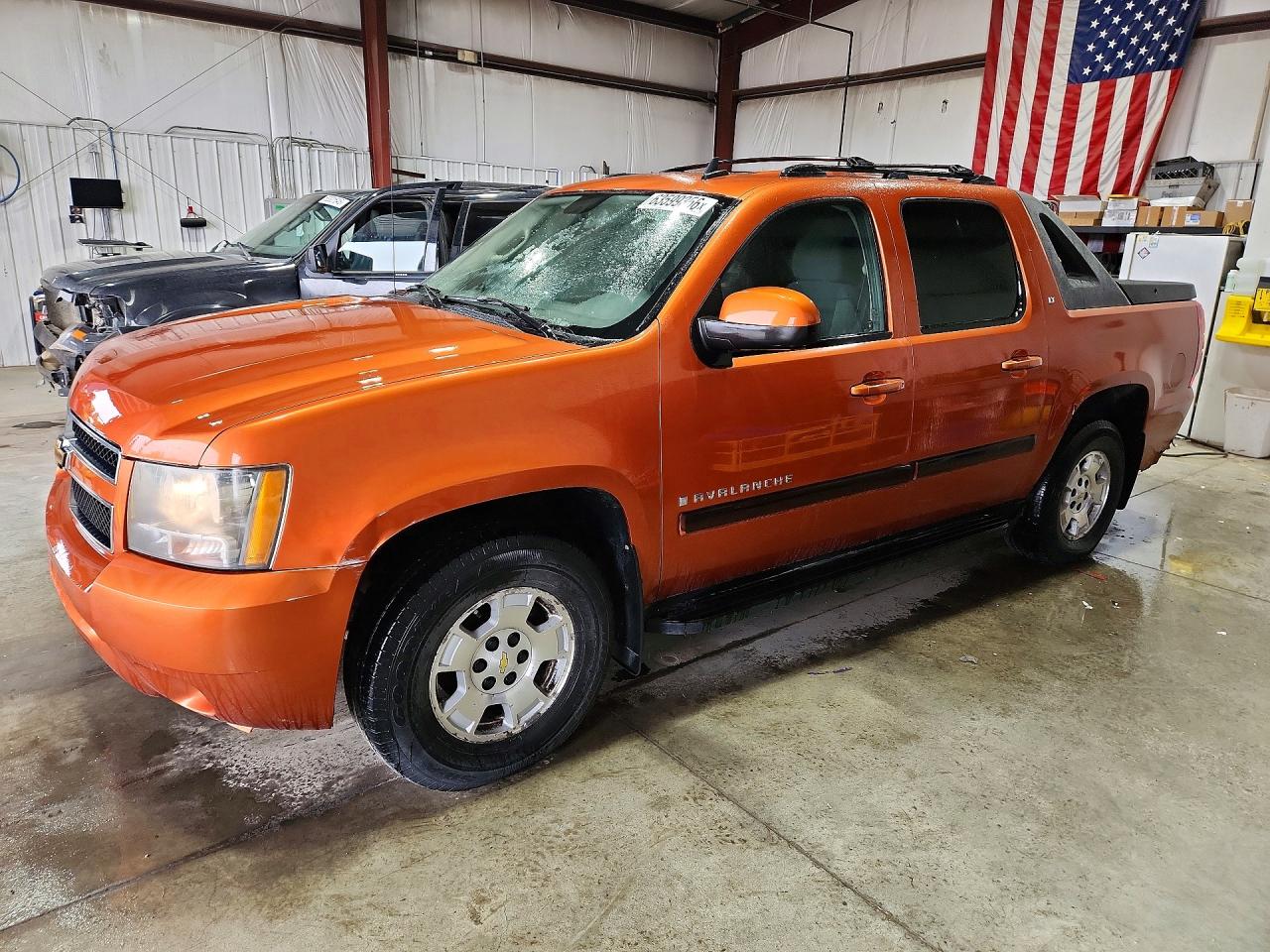 2007 Chevrolet Avalanche 1LT, VIN 3GNFK12357G260344 — Rear end