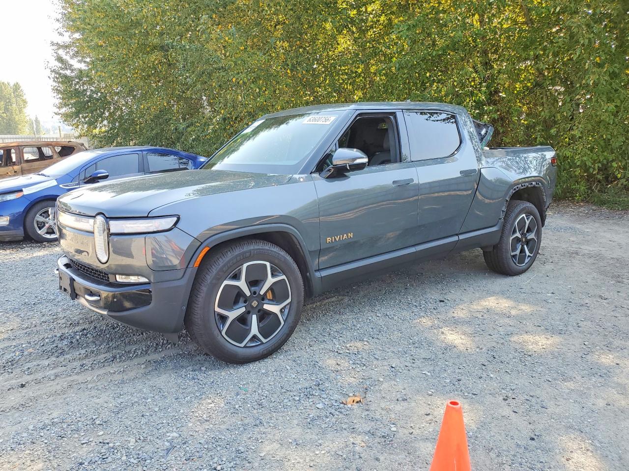 2022 Rivian R1T Adventure, VIN 7FCTGAAA9NN011282 — Зад