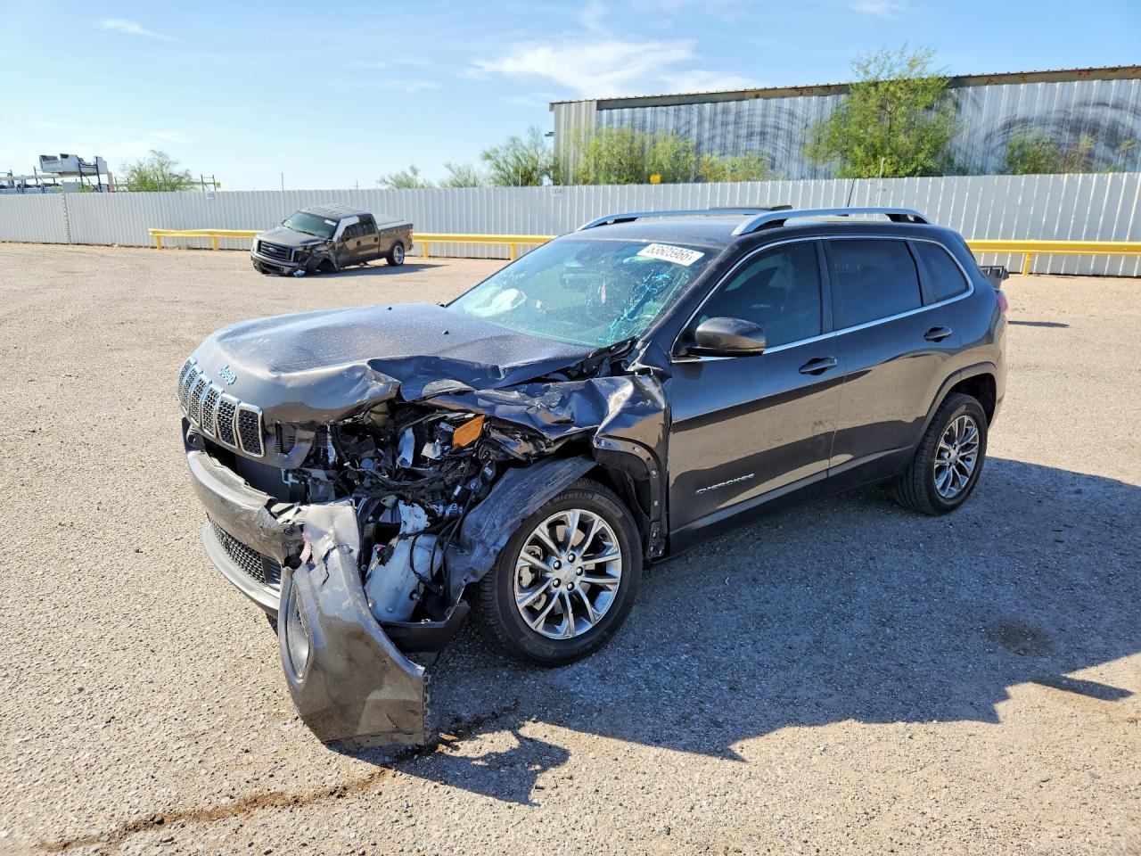 2021 Jeep Cherokee Latitude Lux, VIN 1C4PJLMX9MD150885 — Front end