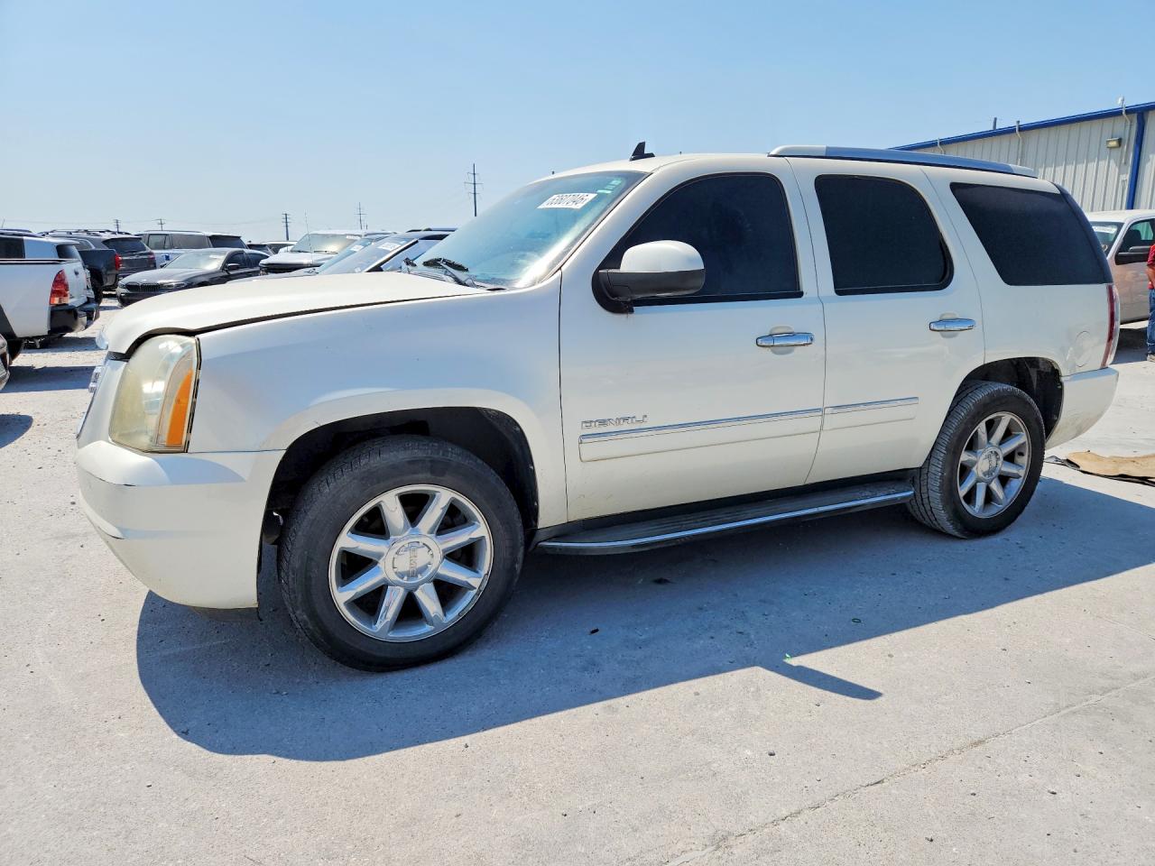 2011 GMC Yukon Denali, VIN 1GKS2EEF6BR202874 — Мелкие вмятины и царапины