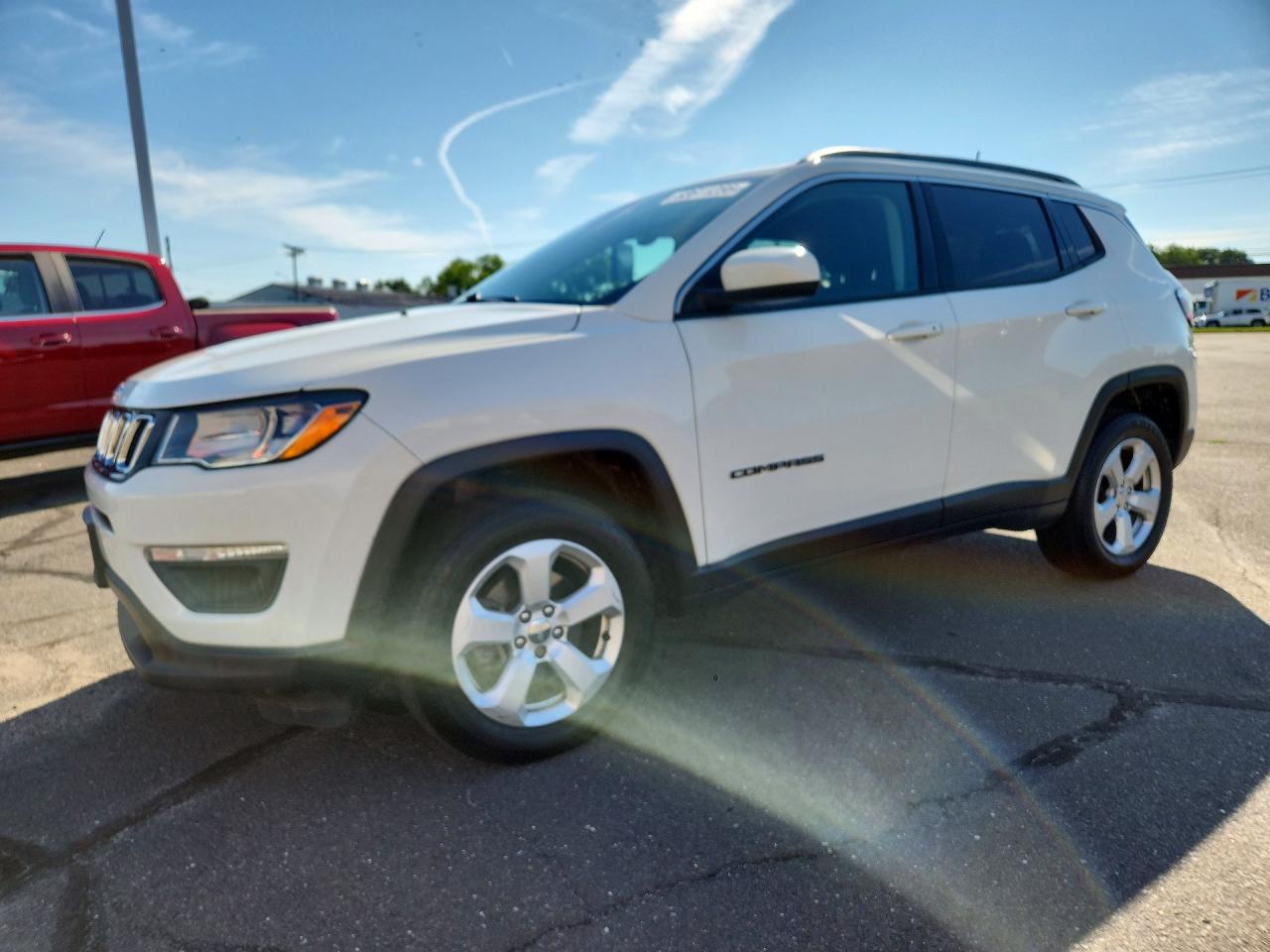 2019 Jeep Compass Latitude, VIN 3C4NJDBB0KT847552 — Мелкие вмятины и царапины