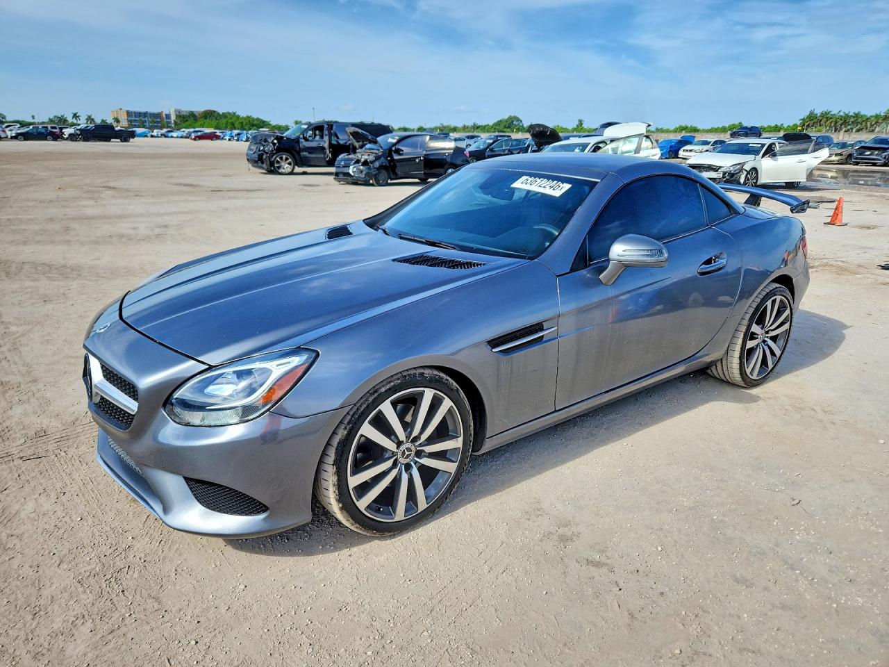 2017 Mercedes-Benz SLC 300, VIN WDDPK3JA6HF128405 — Мелкие вмятины и царапины