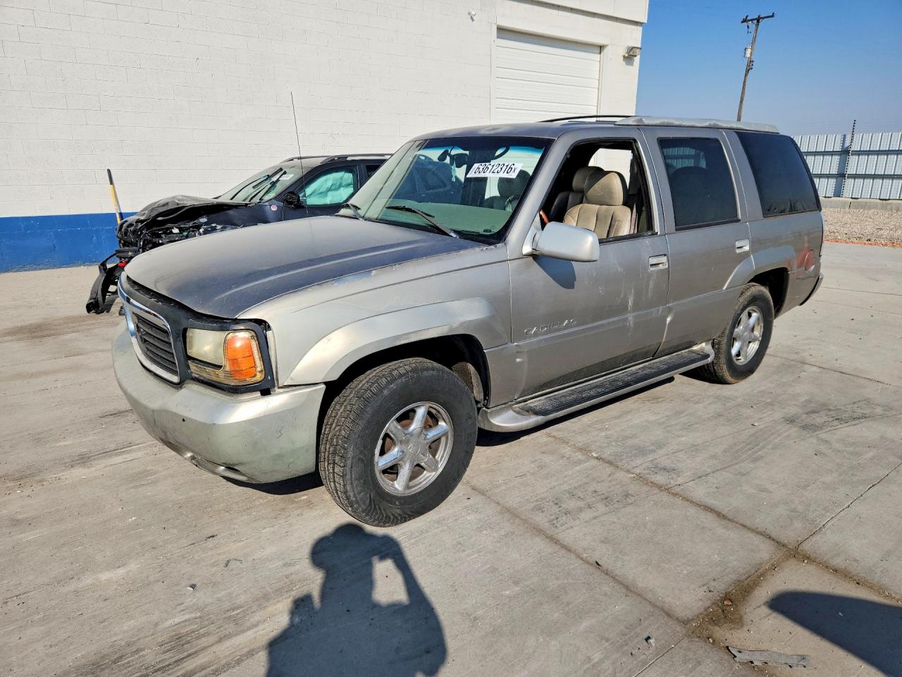 2000 Cadillac Escalade, VIN 1GYEK63R3YR180864 — Mechanical