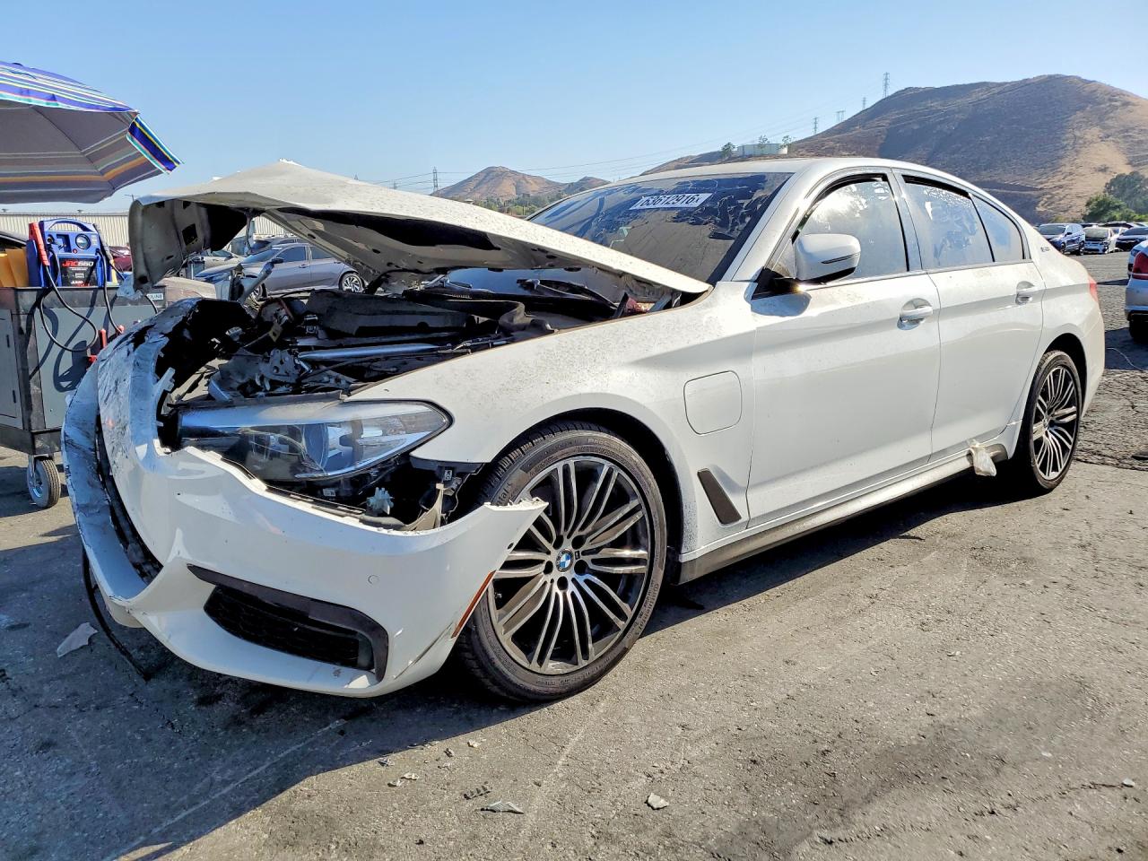 2019 BMW 5 Series 530e, VIN WBAJA9C56KB392905 — Front end