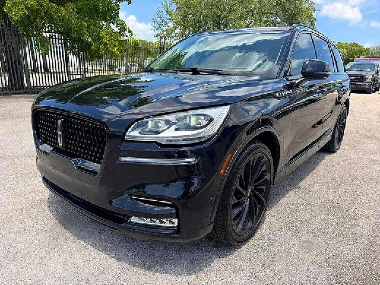 2022 Lincoln Aviator Reserve, VIN 5LM5J7XC3NGL14700 — Front end