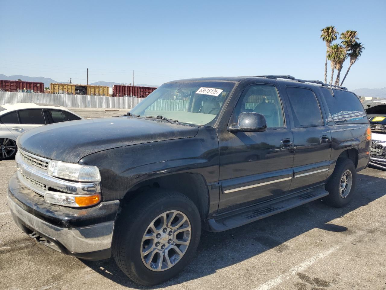 2001 Chevrolet Suburban LS, VIN 1GNEC16T21J305247 — Front end