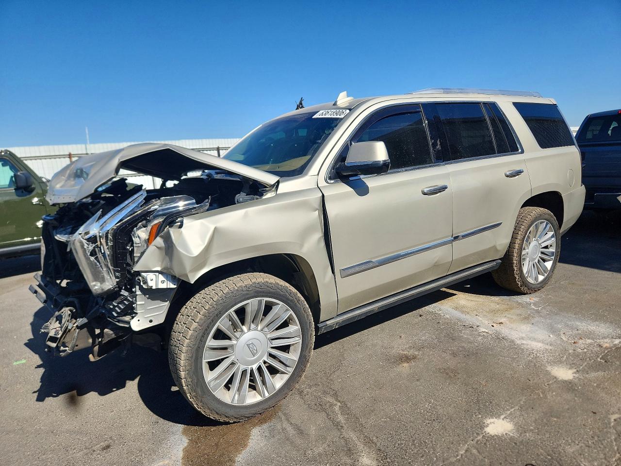 2016 Cadillac Escalade Platinum, VIN 1GYS4DKJXGR168495 — Front end