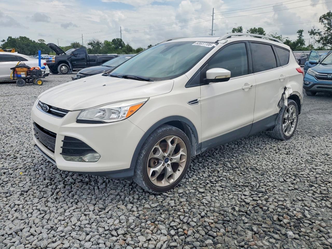2015 Ford Escape Titanium, VIN 1FMCU9J93FUC01486 — Side