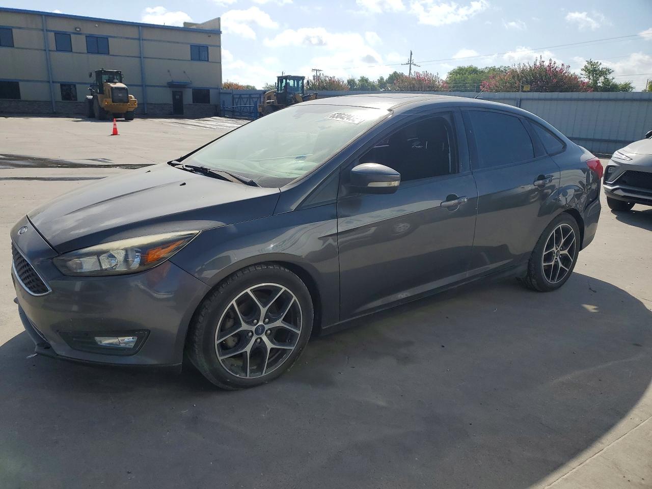 2018 Ford Focus SEL, VIN 1FADP3H28JL321729 — Зад