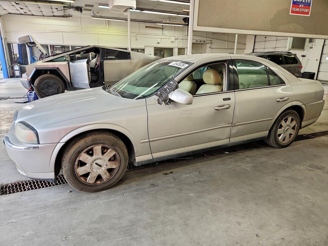2005 Lincoln LS Luxury, VIN 1LNHM86S05Y641975 — Бок