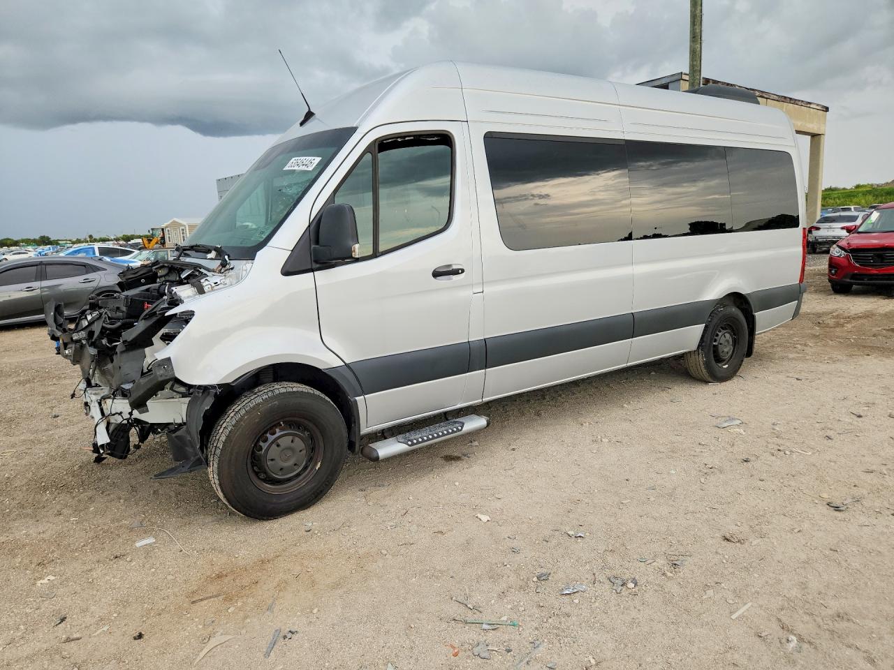 2024 Mercedes-Benz Sprinter Passenger, VIN W1Z4NGHY9RT188817 — Перед