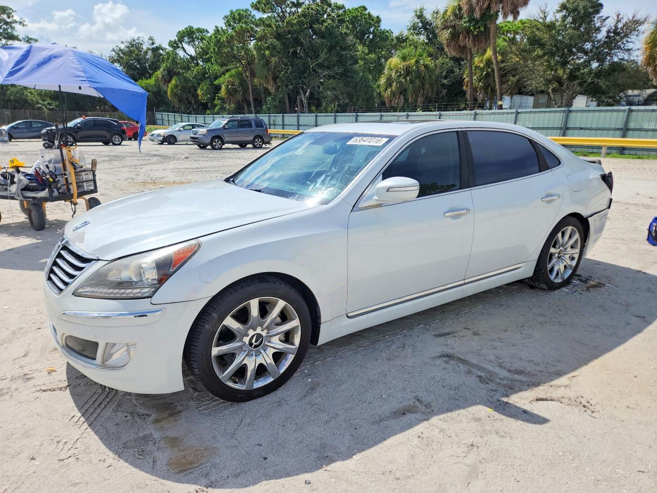2013 Hyundai Equus Signature, VIN KMHGH4JH4DU067911 — Rear end