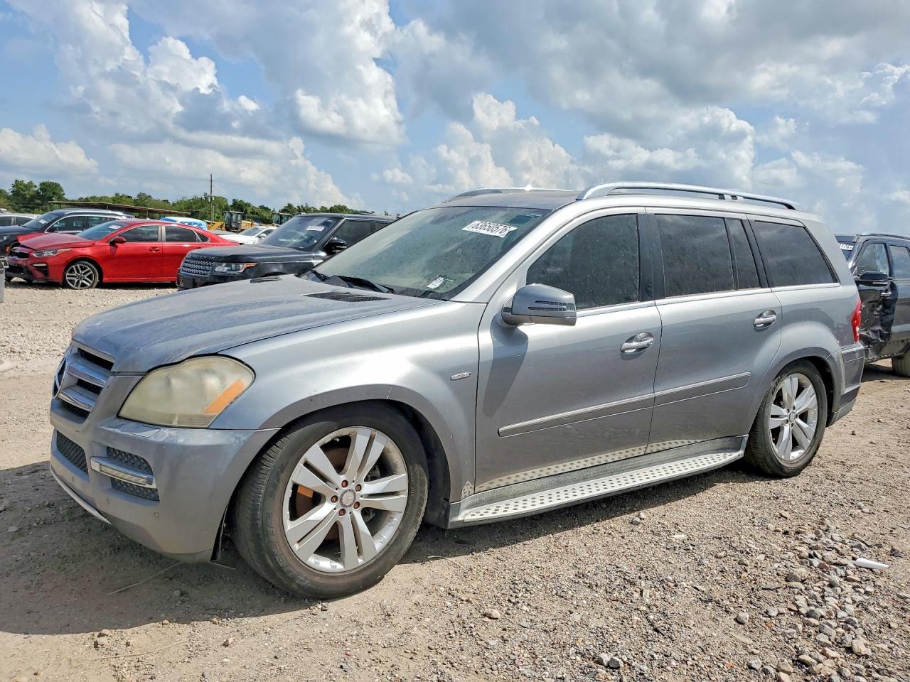 2012 Mercedes-Benz GL 350, VIN 4JGBF2FE0CA778279 — Minor dents and scratches