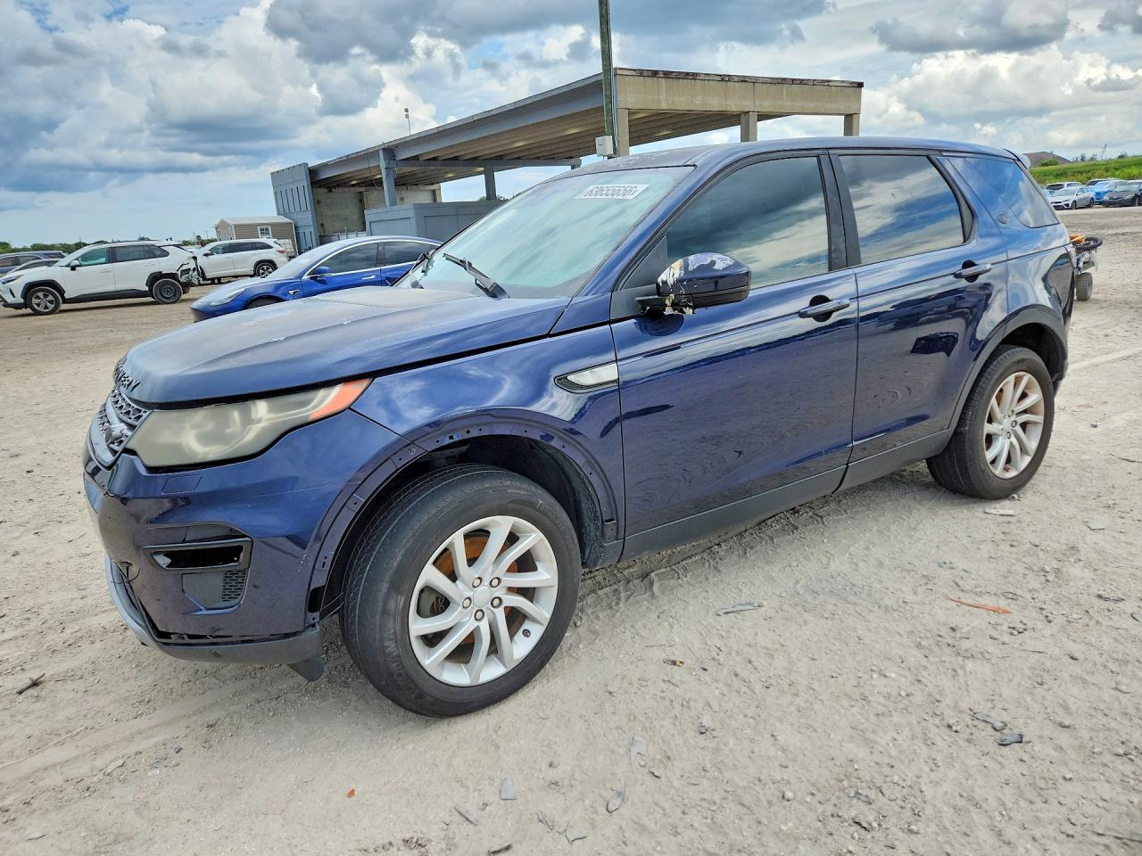 2016 Land Rover Discovery Sport HSE, VIN SALCR2BG4GH562285 — Front end