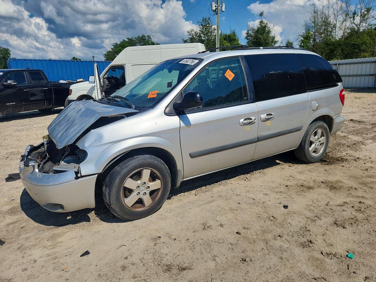 2006 Dodge Caravan SXT, VIN 1D4GP45R76B629201 — Перед