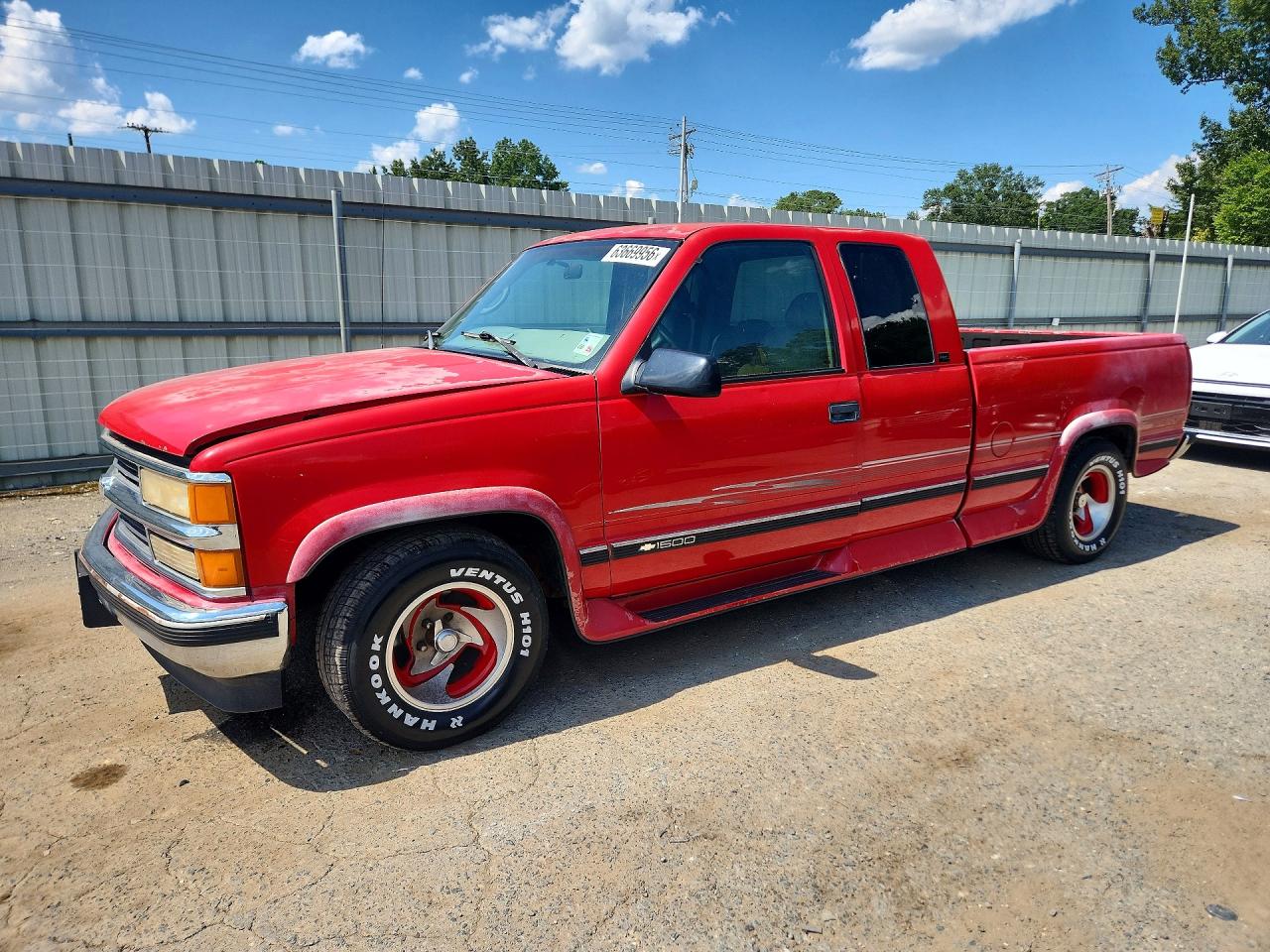 1997 Chevrolet Silverado 1500, VIN 1GBEC19R9VE187788 — Minor dents and scratches