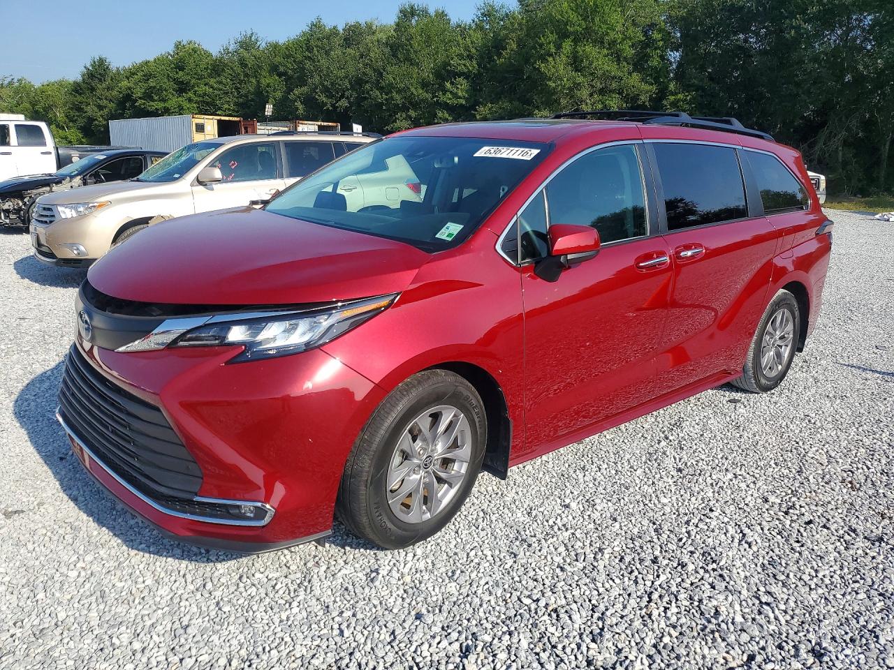 2022 Toyota Sienna XLE, VIN 5TDYRKEC5NS077782 — Side