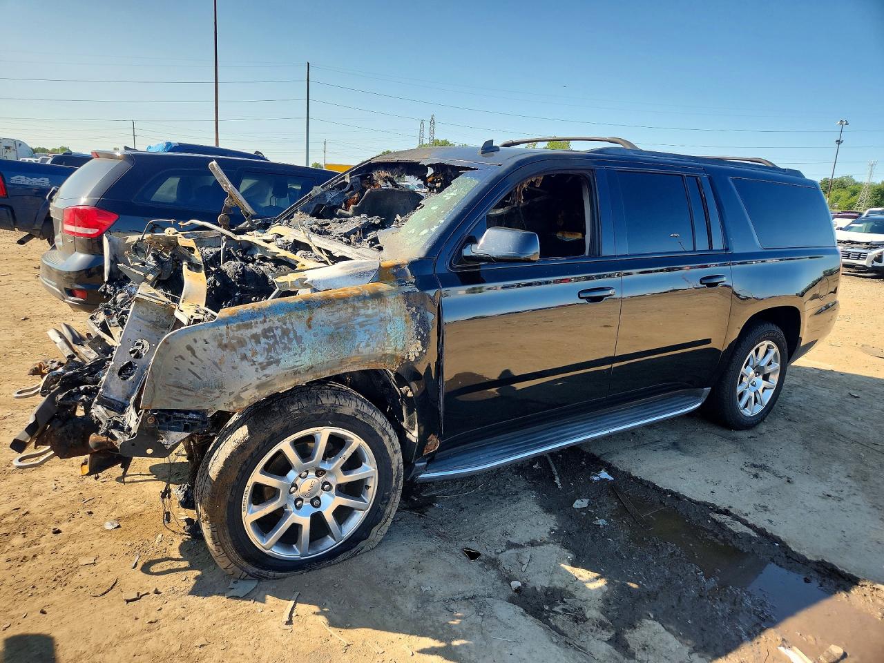 2015 GMC Yukon XL SLT, VIN 1GKS2HKC3FR240127 — Пожар