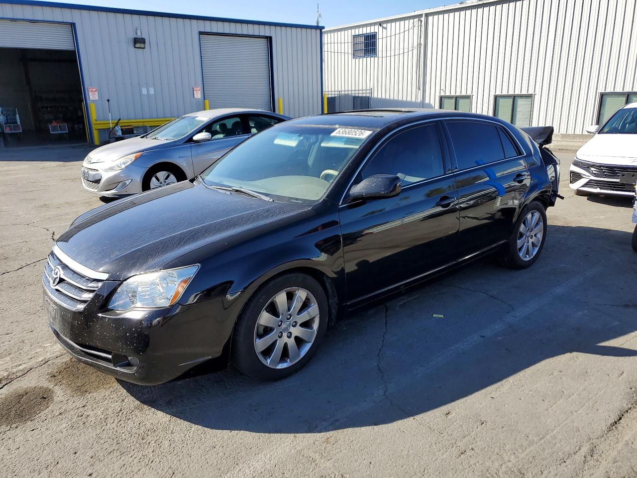 2005 Toyota Avalon XLS, VIN 4T1BK36B05U052995 — Rear end