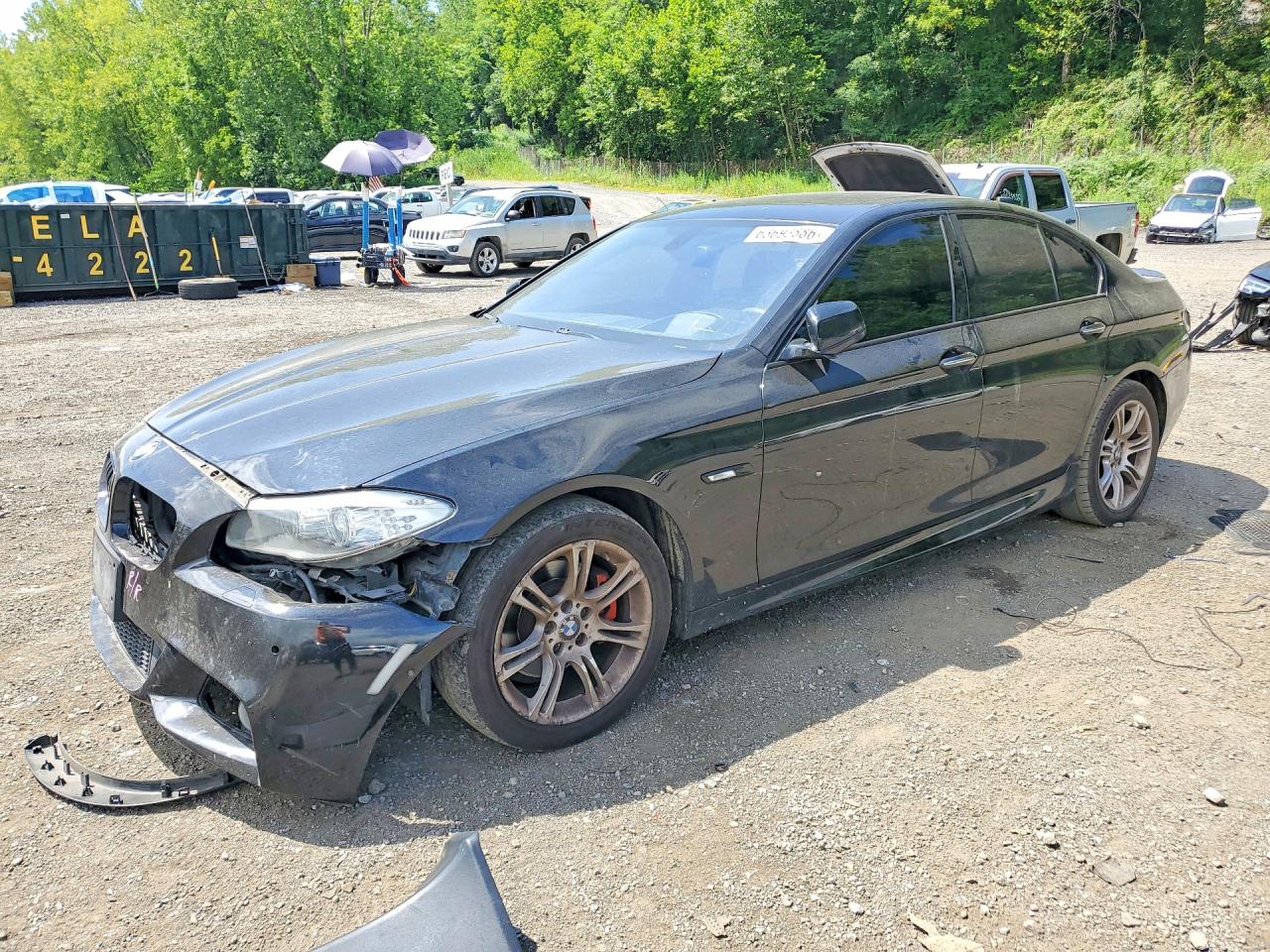 2013 BMW 5 Series 528i xDrive, VIN WBAXH5C53DD109284 — Перед