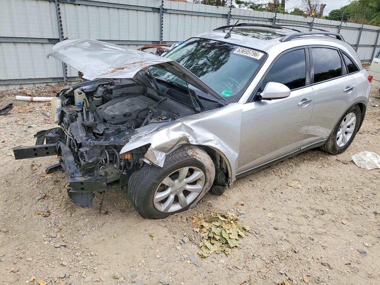 2005 Infiniti FX, VIN JNRAS08W25X215773 — Перед
