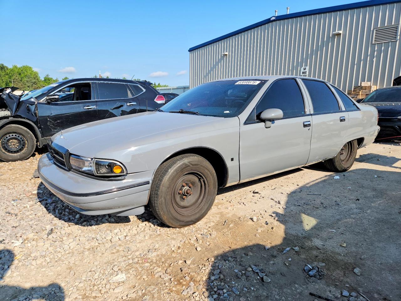 1992 Chevrolet Caprice, VIN 1G1BL53E3NR126983 — Side
