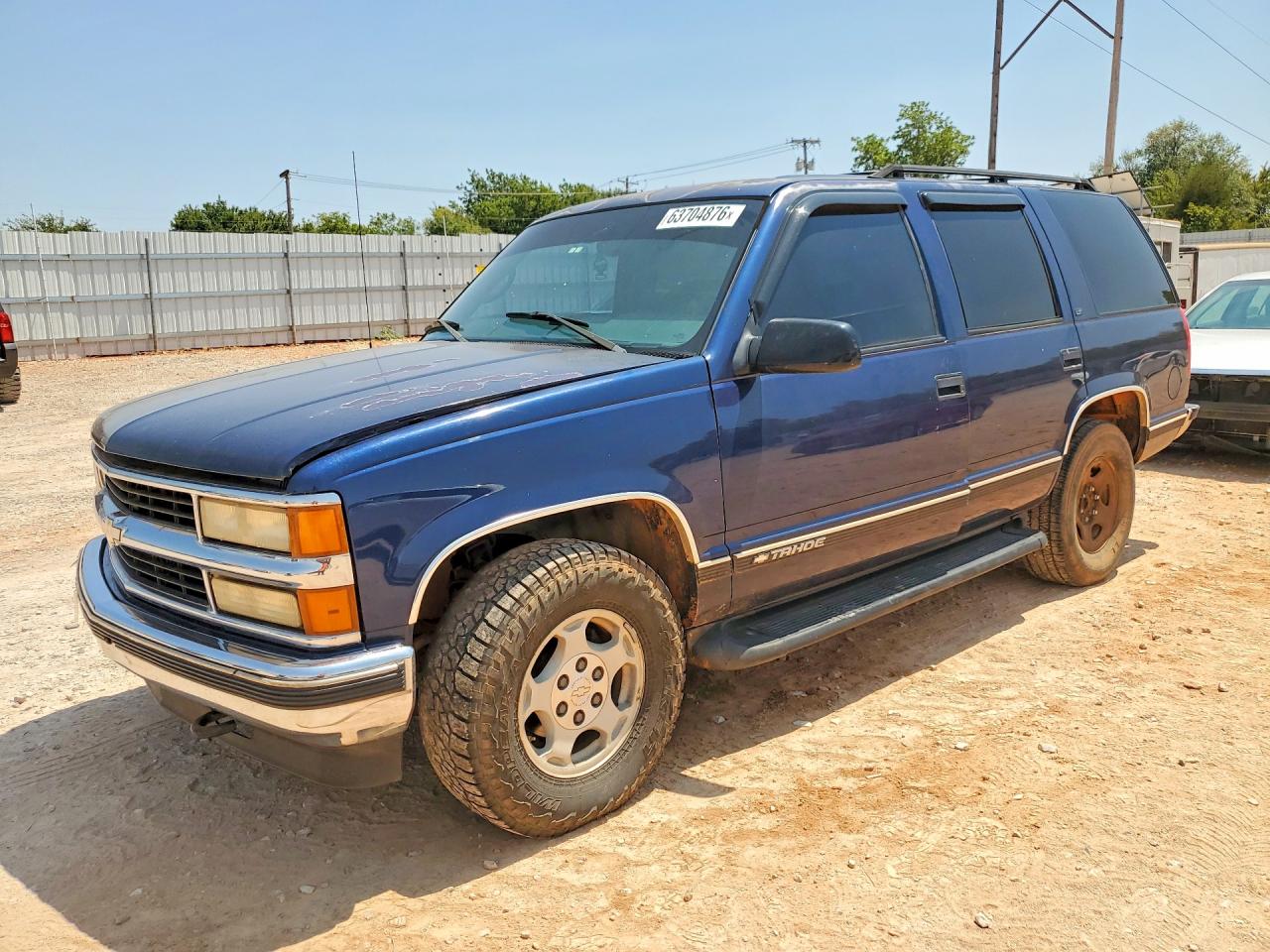 1999 Chevrolet Tahoe, VIN 1GNEK13R1XJ452812 — Minor dents and scratches