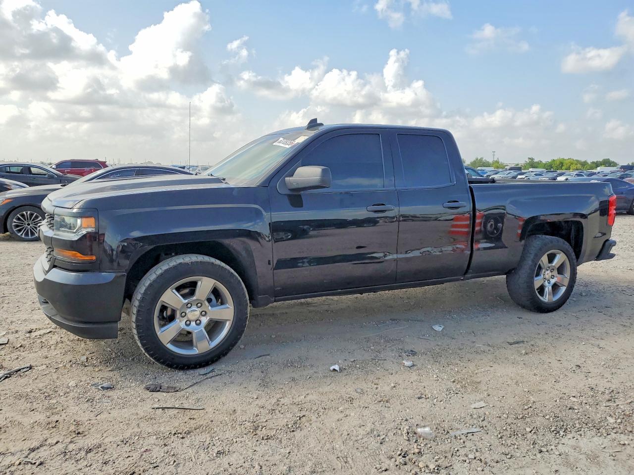 2018 Chevrolet Silverado 1500 Custom, VIN 1GCRCPEC4JZ120357 — Side