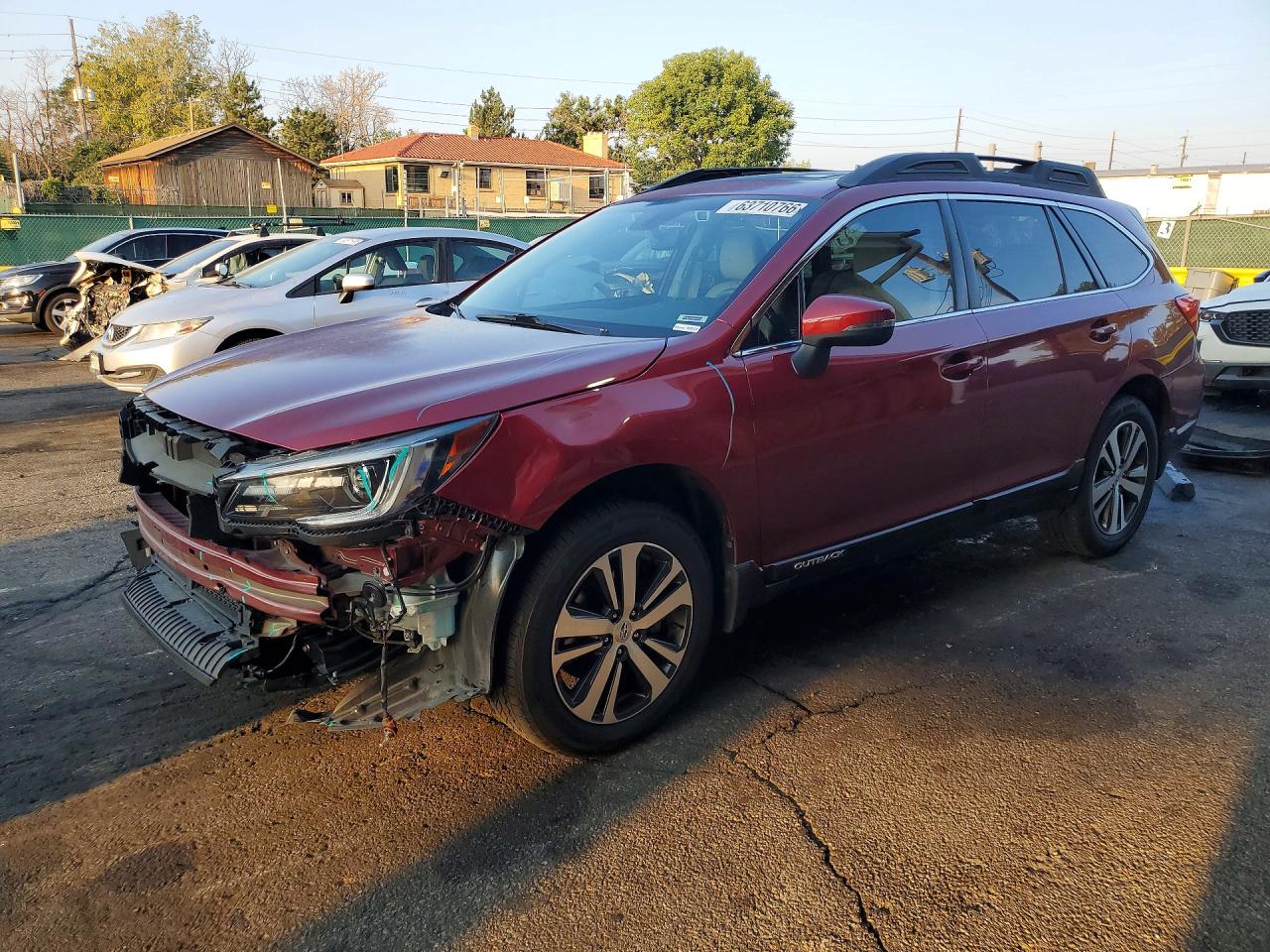 2019 Subaru Outback Limited, VIN 4S4BSANC6K3389638 — Перед