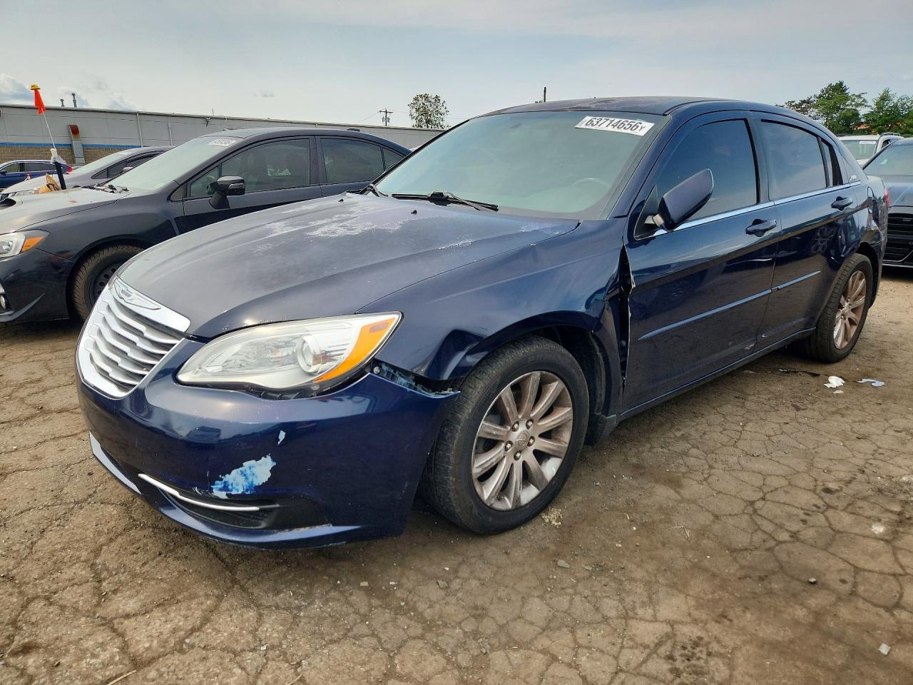 2014 Chrysler 200 Touring, VIN 1C3CCBBG0EN236625 — Бок