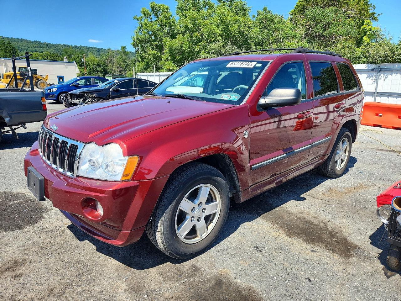 2007 Jeep Grand Cherokee Laredo, VIN 1J8HR48P17C540301 — Minor dents and scratches