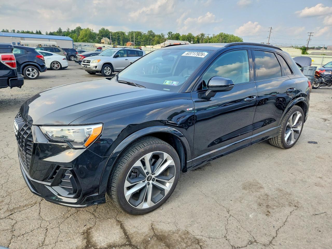 2021 Audi Q3 S line Premium, VIN WA1DECF3XM1031739 — Бок