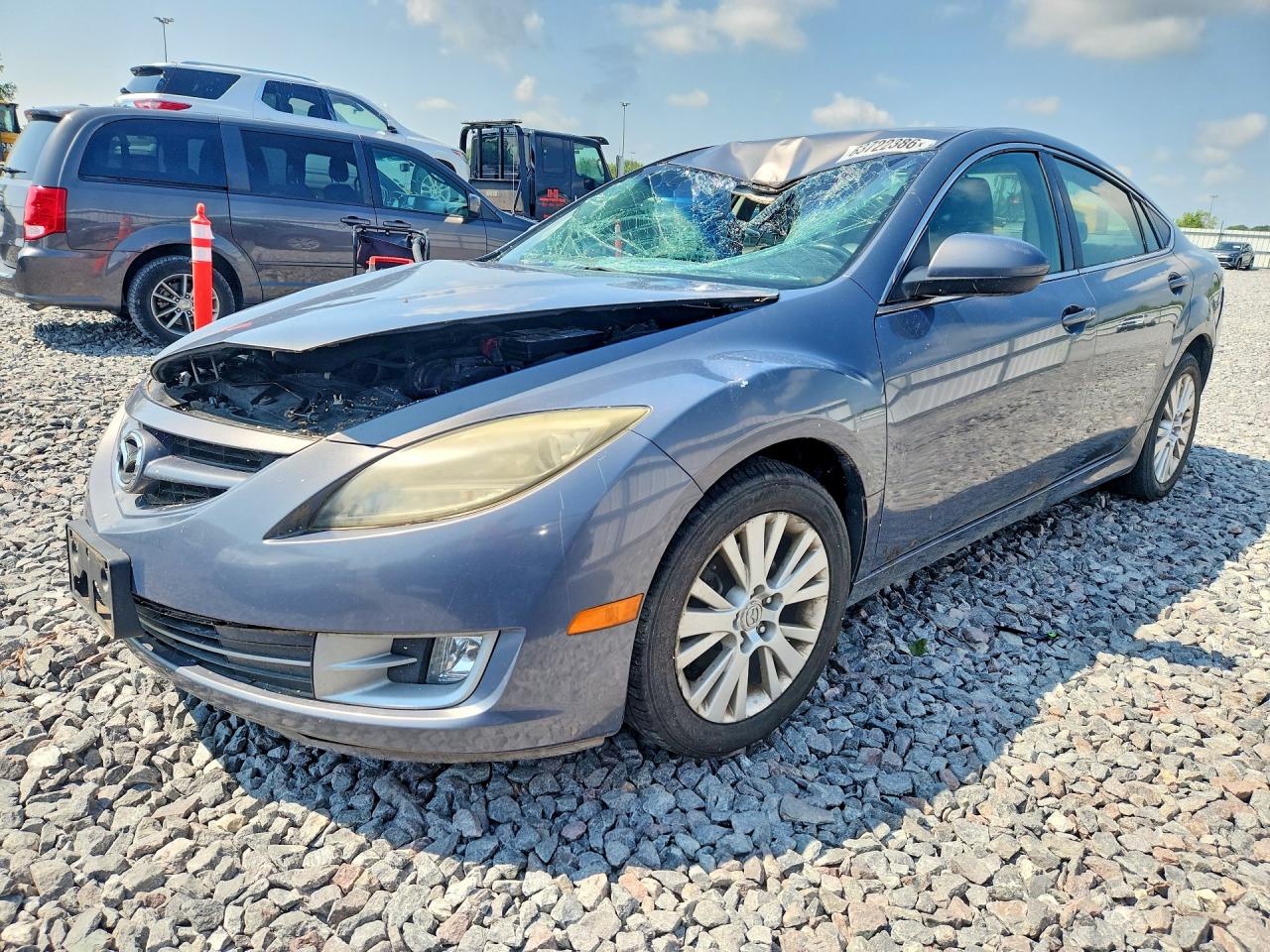 2009 Mazda 6 i Touring, VIN 1YVHP82A195M10321 — Front end
