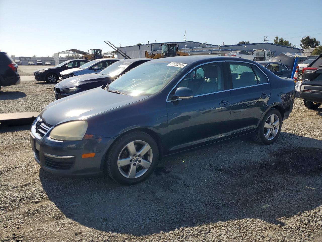 2008 Volkswagen Jetta SE, VIN 3VWRZ71KX8M051971 — Зад