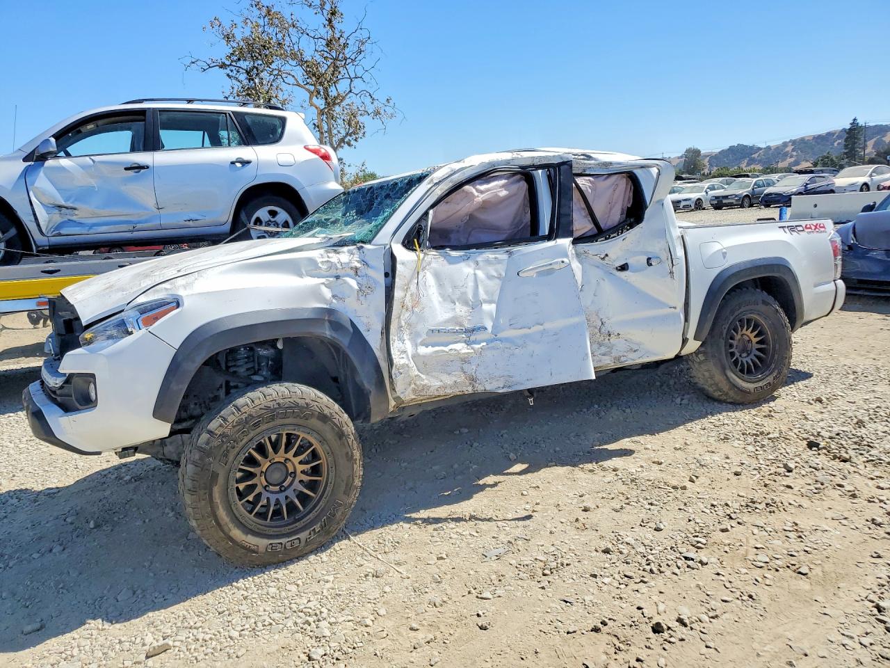 2022 Toyota Tacoma TRD Off Road, VIN 3TMCZ5AN5NM476369 — Опрокидывание