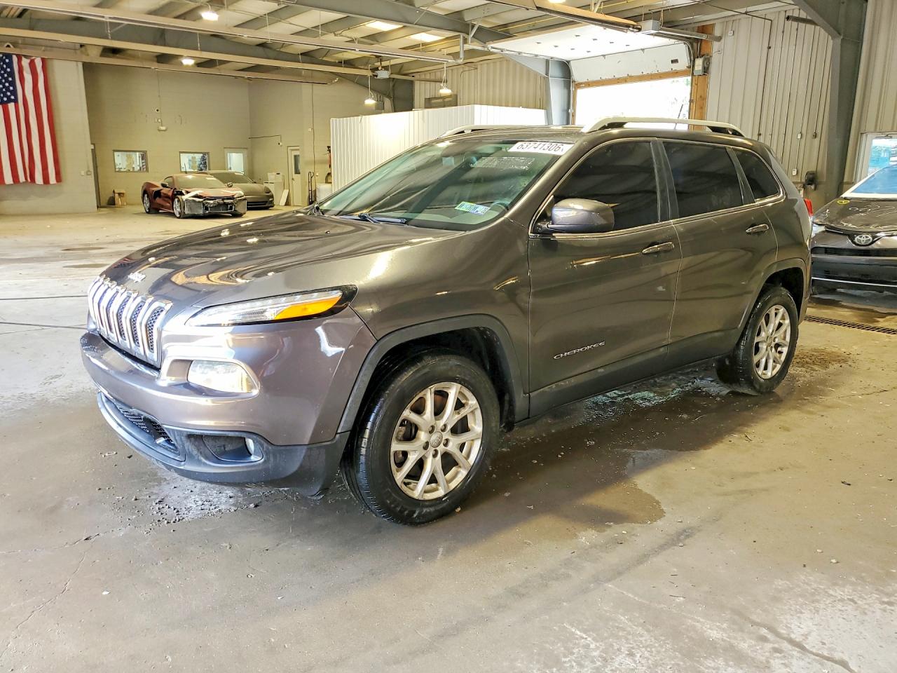 2015 Jeep Cherokee Latitude, VIN 1C4PJMCS8FW511591 — Мелкие вмятины и царапины