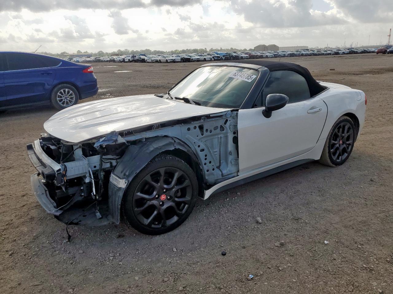 2019 FIAT 124 Spider Lusso, VIN JC1NFAEK2K0140961 — Front end