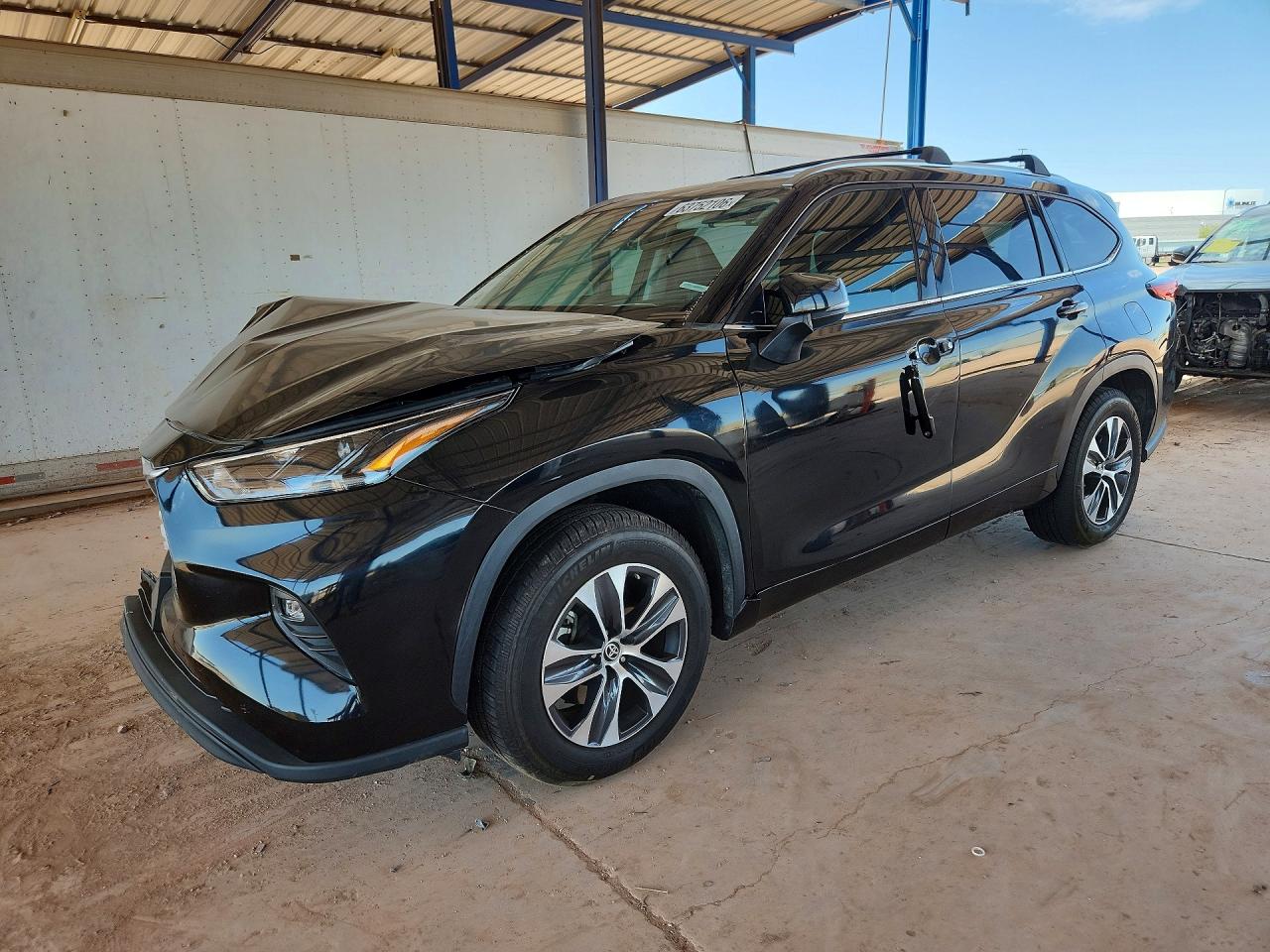 2021 Toyota Highlander XLE, VIN 5TDGZRAH4MS051596 — Front end