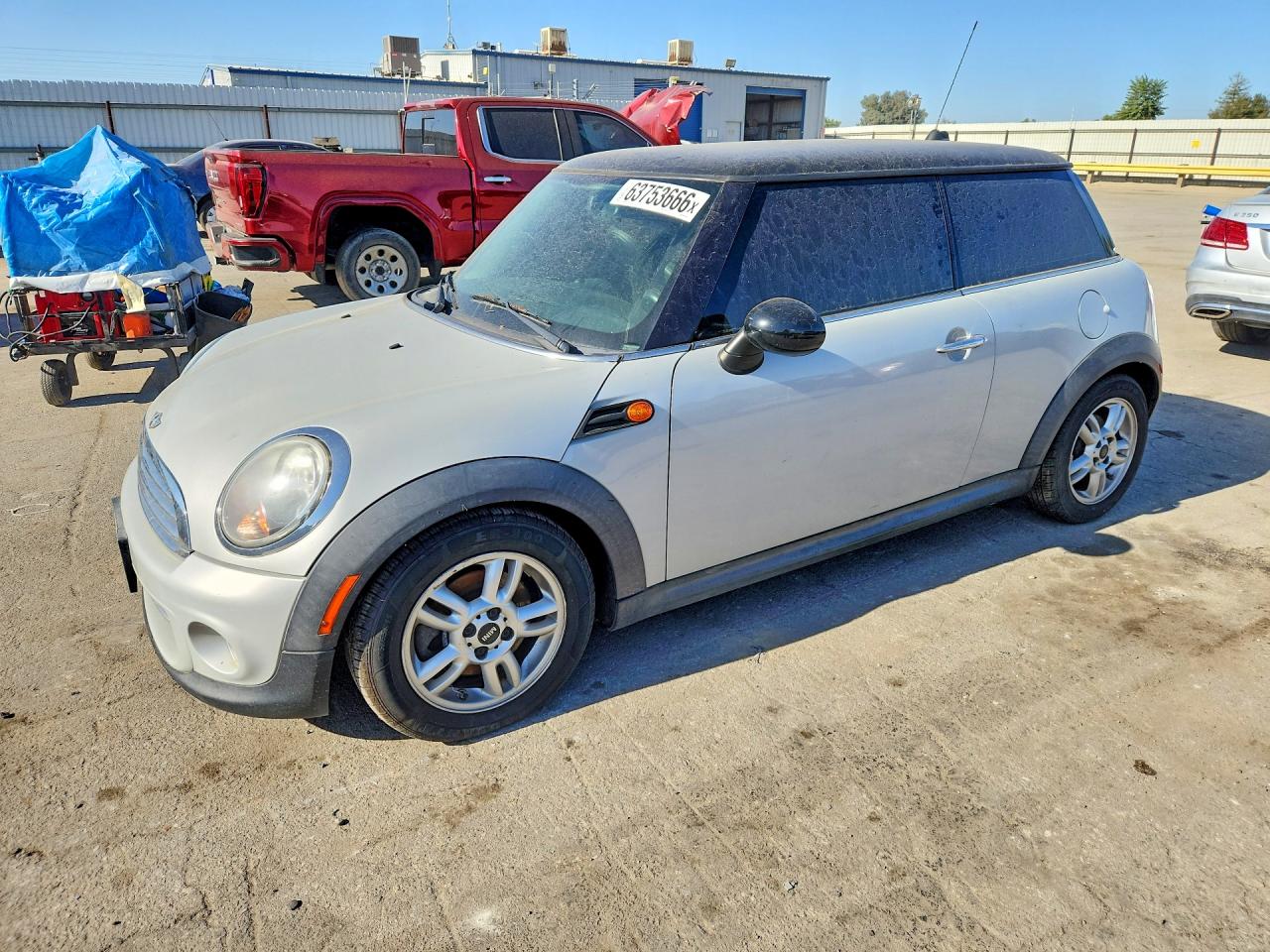 2011 MINI Hardtop, VIN WMWSU3C53BT098199 — Minor dents and scratches