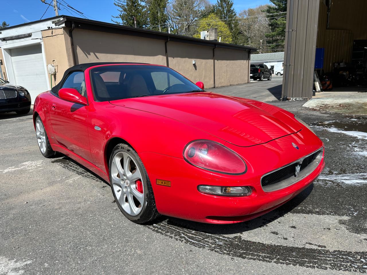 2002 Maserati Spyder, VIN ZAMBB18A820005905 — Auction photo